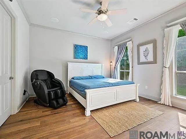 5 bed, 2500 sqft, $2,950 — Photo 4