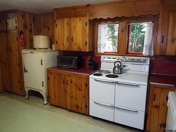 4th image of 30 Heather Ln