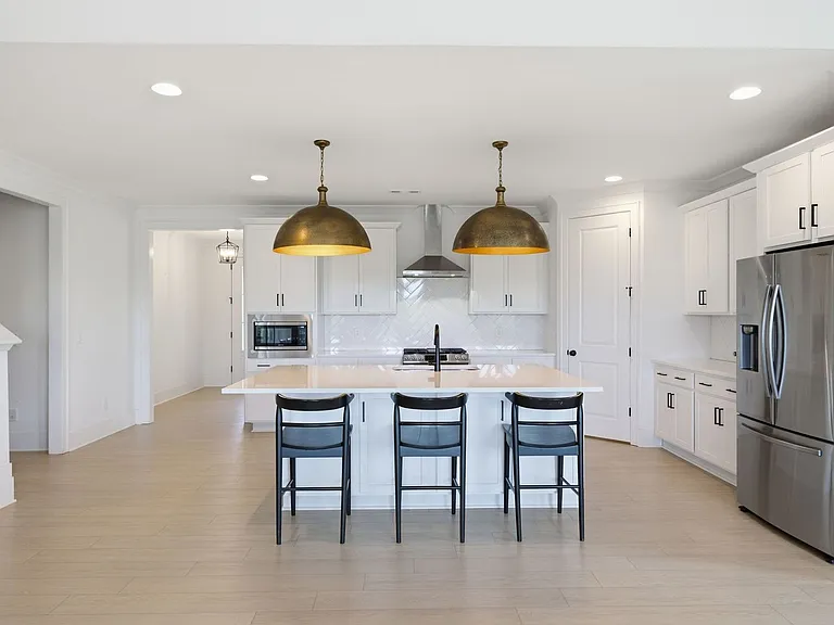 7628 Delancey Dr — Photo 3