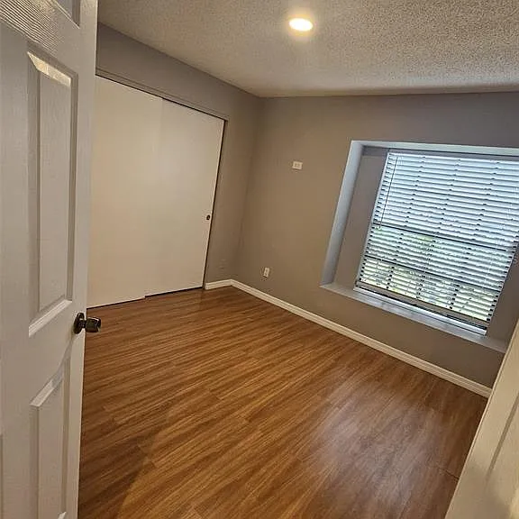 12718 Trowbridge Ln — Photo 10