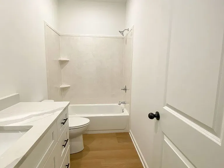 33 Oak Ave — Photo 18