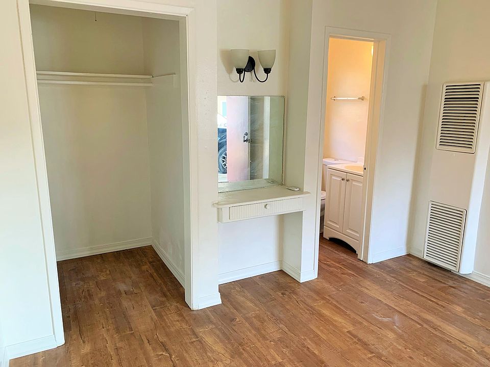 2nd image of 2760 W Lincoln Ave #105