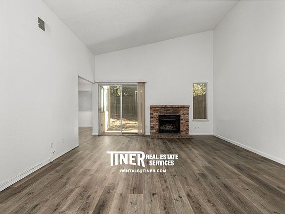 3rd image of 1247 Pebblewood Dr