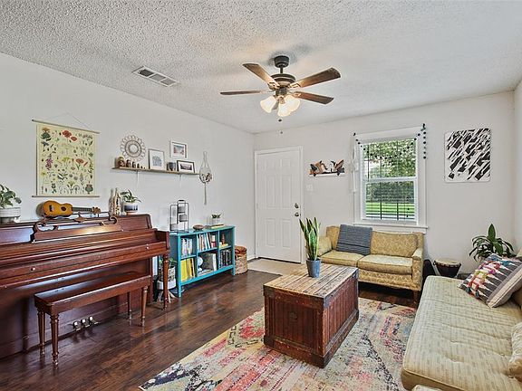 4th image of 1016 W Jefferson St
