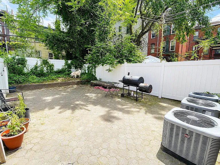 1102 Jefferson Ave #1B — Photo 6