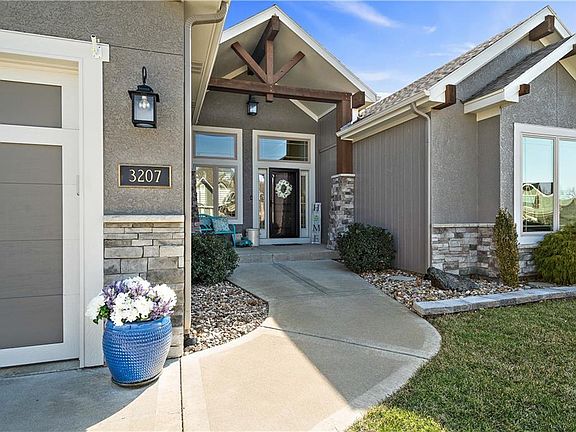 4th image of 3207 NE 92nd St