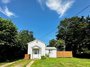 7 & 7R N Washington Ave E, Niantic, CT 06357