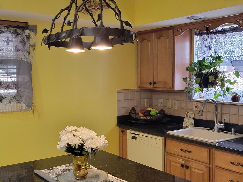 2nd image of 300 Swinton Ave #2
