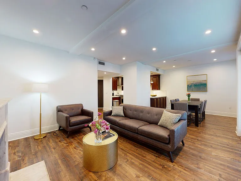 907 S Shenandoah St #101 — Photo 4