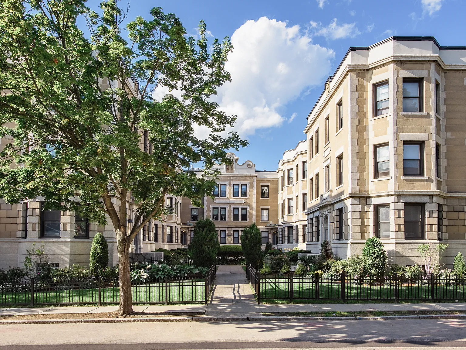 Gardner Court Apartments — Photo 1