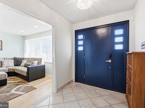 3rd image of 1087 Roberts Rd