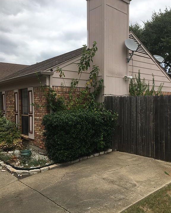 1st image of 2304 Woodhollow Ave