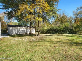 6917 Memory Ln, Louisville, KY 40258