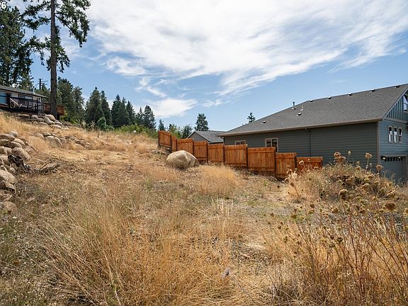 4th image of 775 Boulder Loop