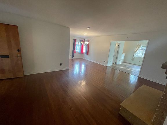 3rd image of 5141 E Falls View Dr