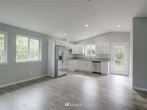 3rd image of 252 Otter Court