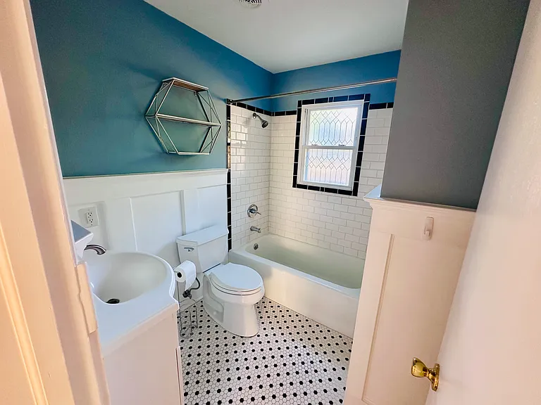 1101 Melrose St — Photo 14
