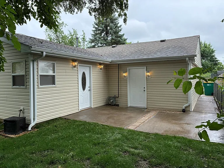 1315 Loral Ave — Photo 2