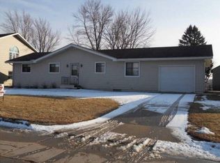 816 Nishnabotna Dr, Manning, IA 51455