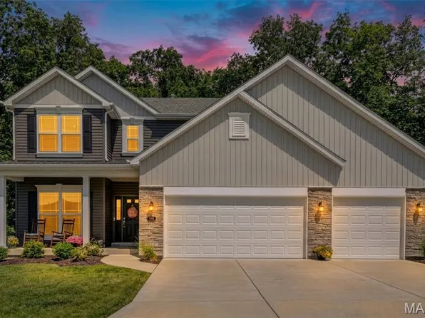 588 Lakewood Dr, Moscow Mills, MO 63362