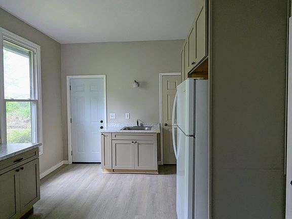3rd image of 411 Wayne Ave