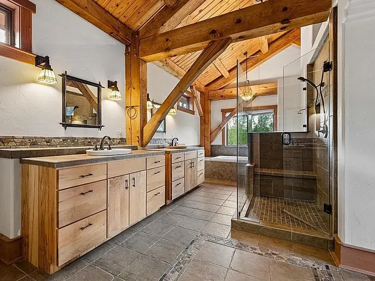 300 Animas Springs Rd — Photo 4