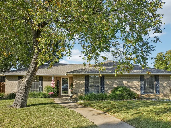 951 Crestwood Cir, Flower Mound, TX 75028