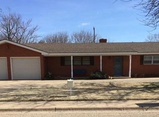 2031 College Ave, Levelland, TX 79336