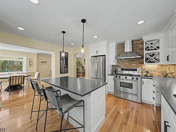 3rd image of 3 Rose Ct