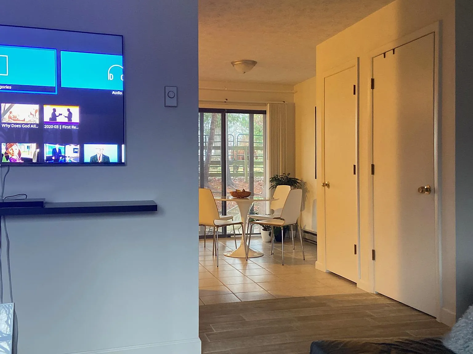 2 bed, 1000 sqft, $1,300 — Photo 2