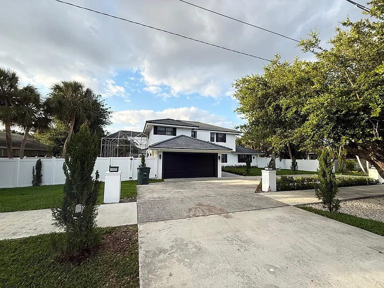 1401 SW 18th St — Photo 5