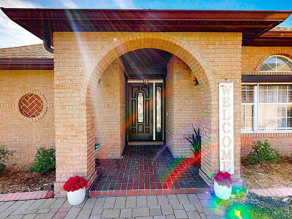5th image of 627 E Bianca Cir