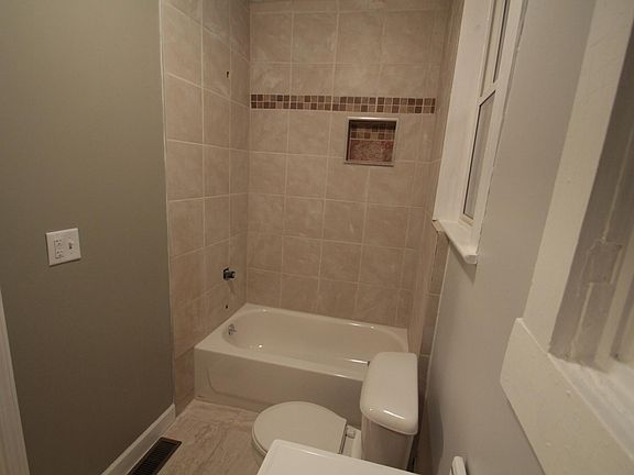 4th image of 632 Hickory St