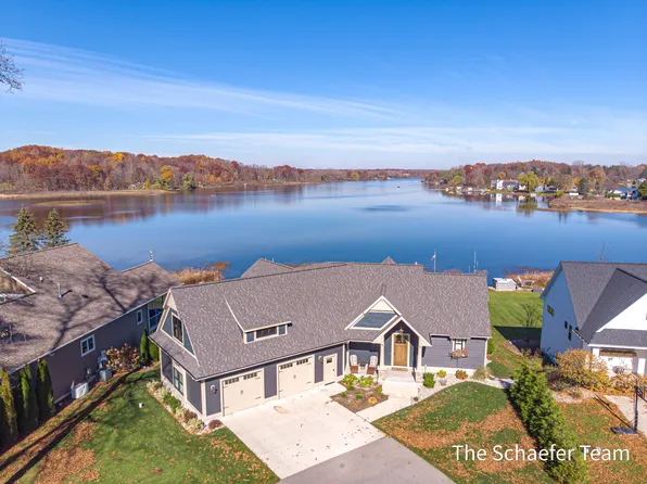 11535 Lally St NE, Lowell, MI 49331