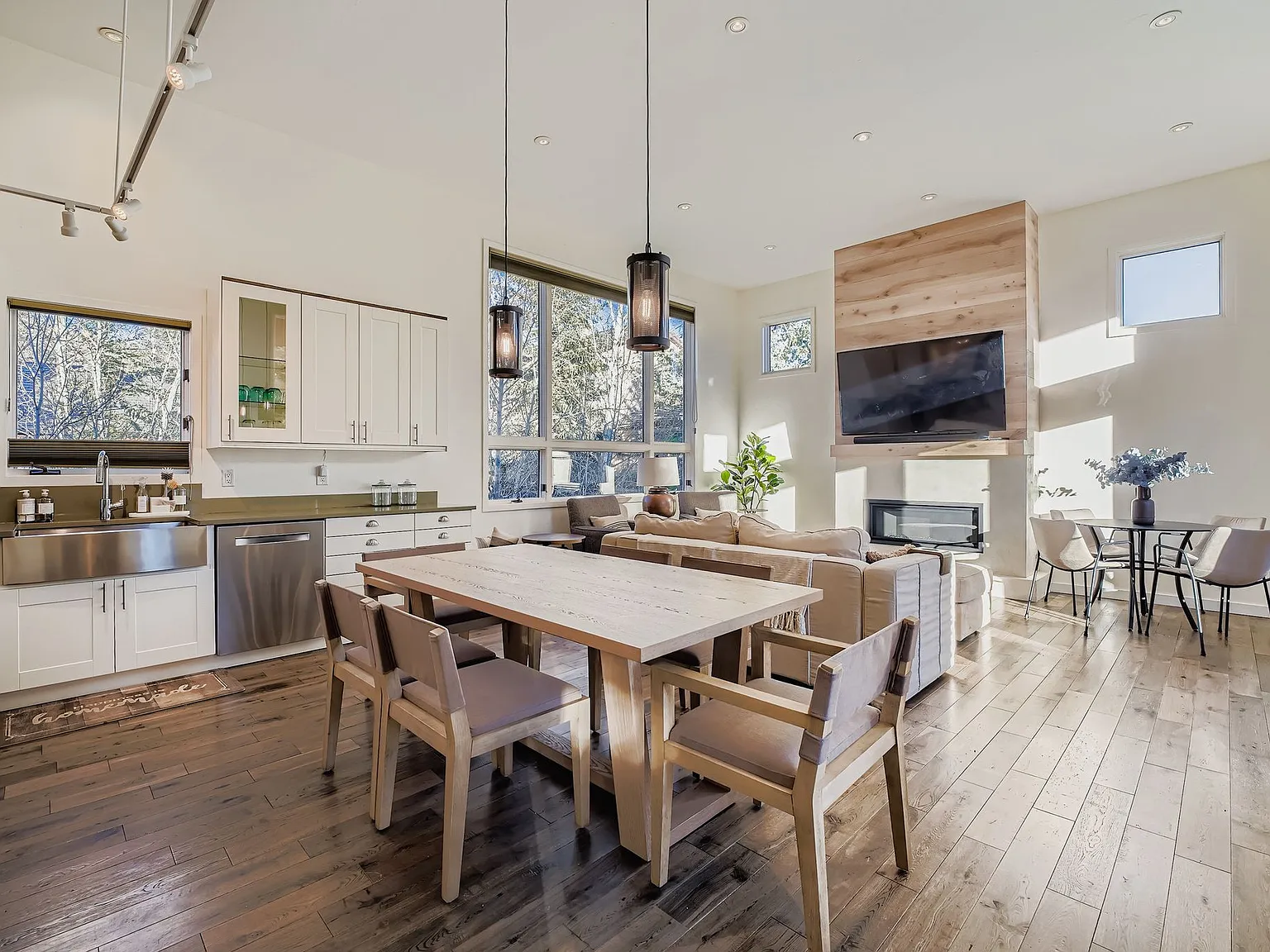 120 Hereford Rd — Photo 4