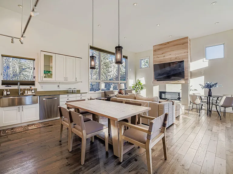120 Hereford Rd #E — Photo 4