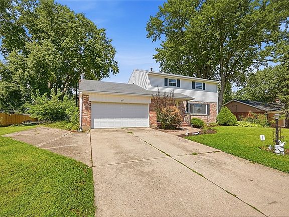 3rd image of 933 E David Rd