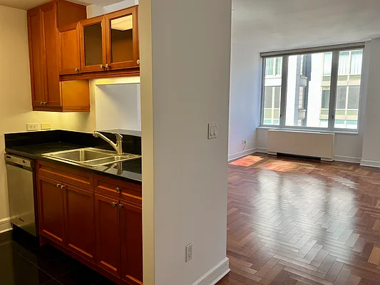 Rented by SERHANT. | media 25