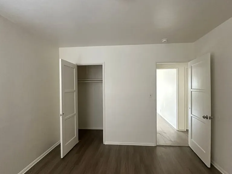 104 S 6th St — Photo 5