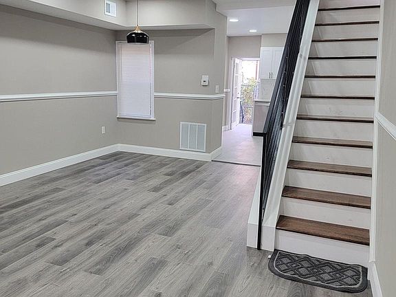 3rd image of 4048 N Franklin St