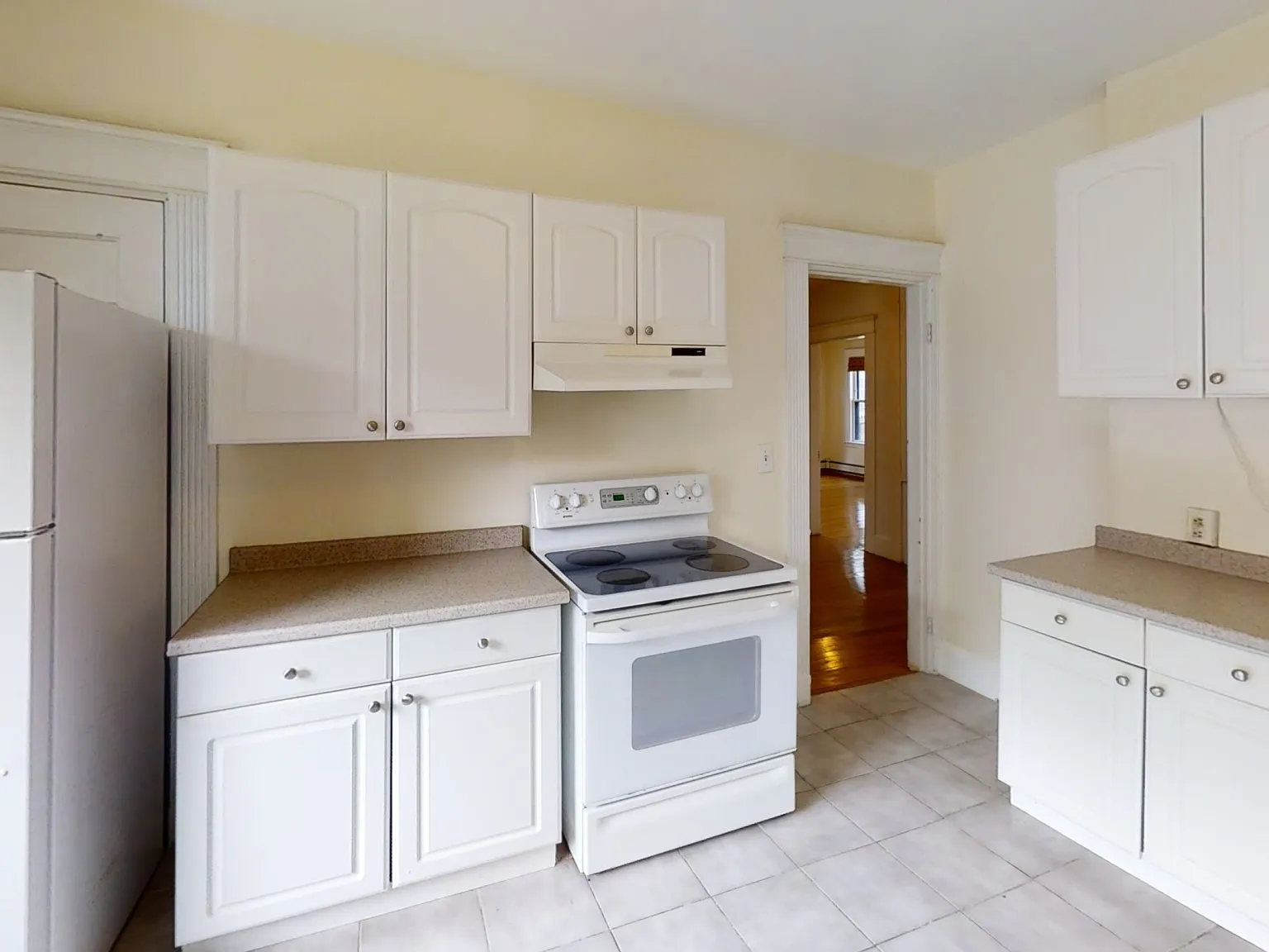2 bed, 1000 sqft, $3,400 — Photo 2
