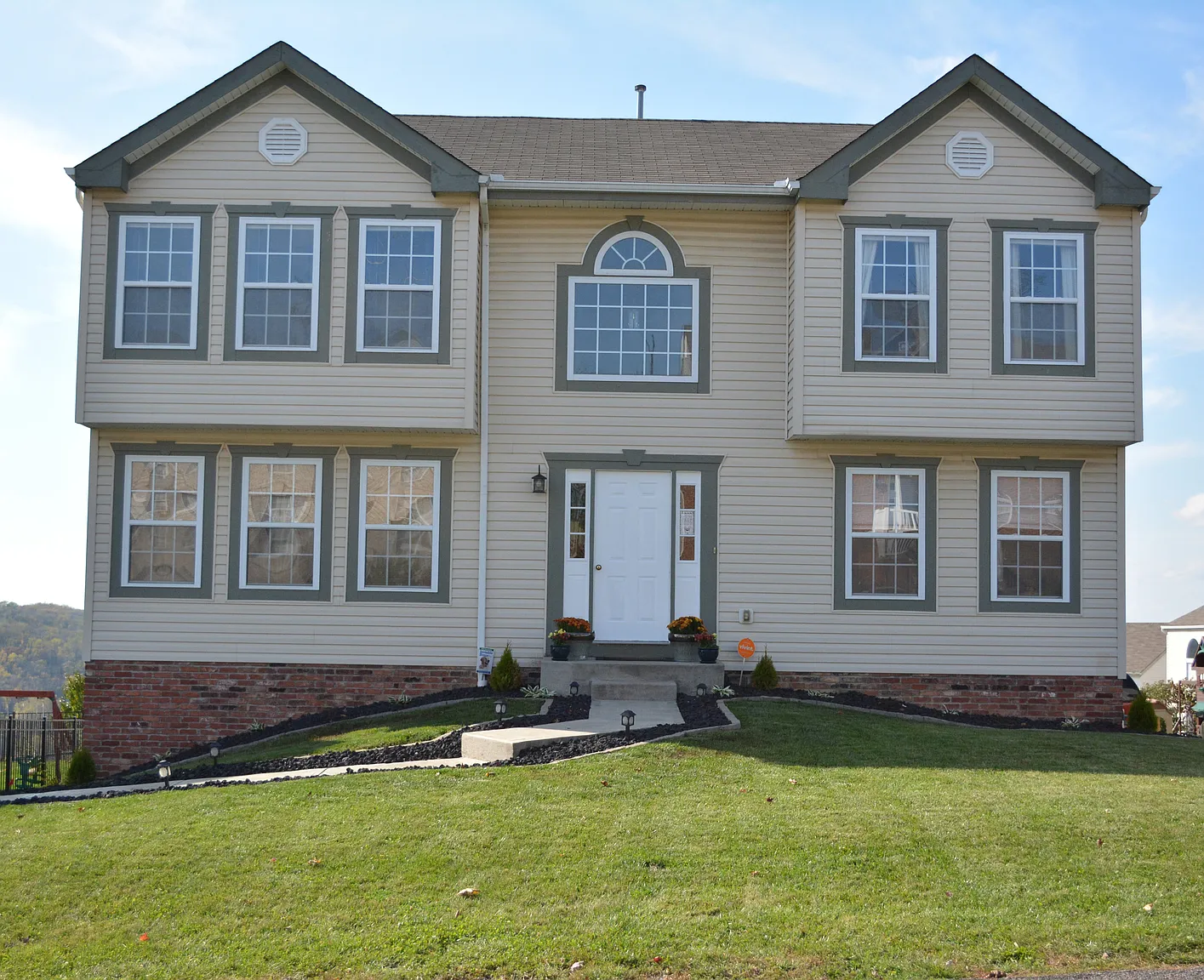 307 Forest Dr photo 1