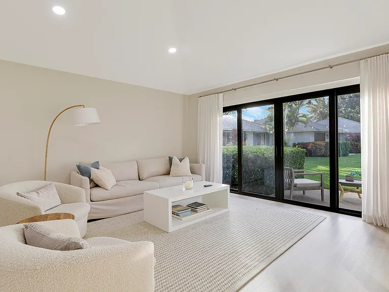 523 Club Dr — Photo 17