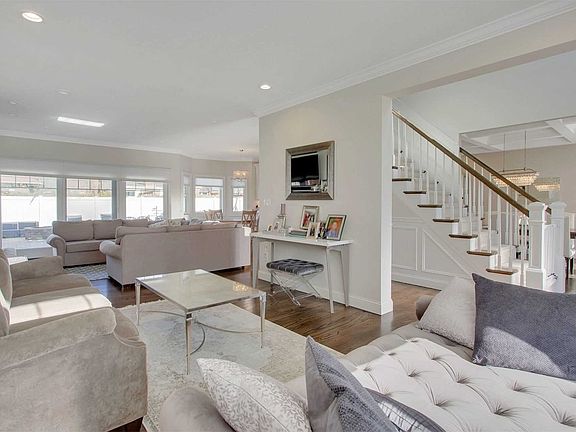 3rd image of 43 Lark Ct