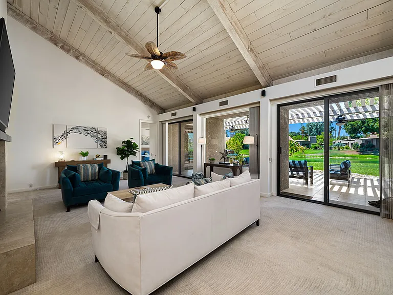 521 Desert West Dr — Photo 6