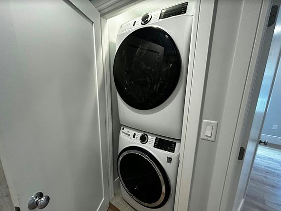 4th image of 124 Kenrick St #6D