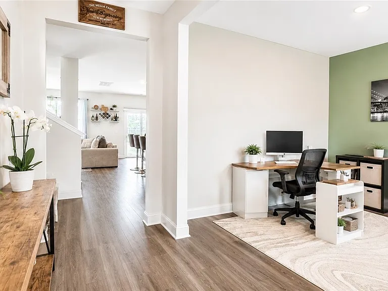 484 Foxtail Dr — Photo 3