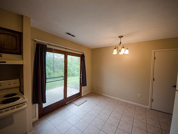 4th image of 1268 Hollowbrook Dr
