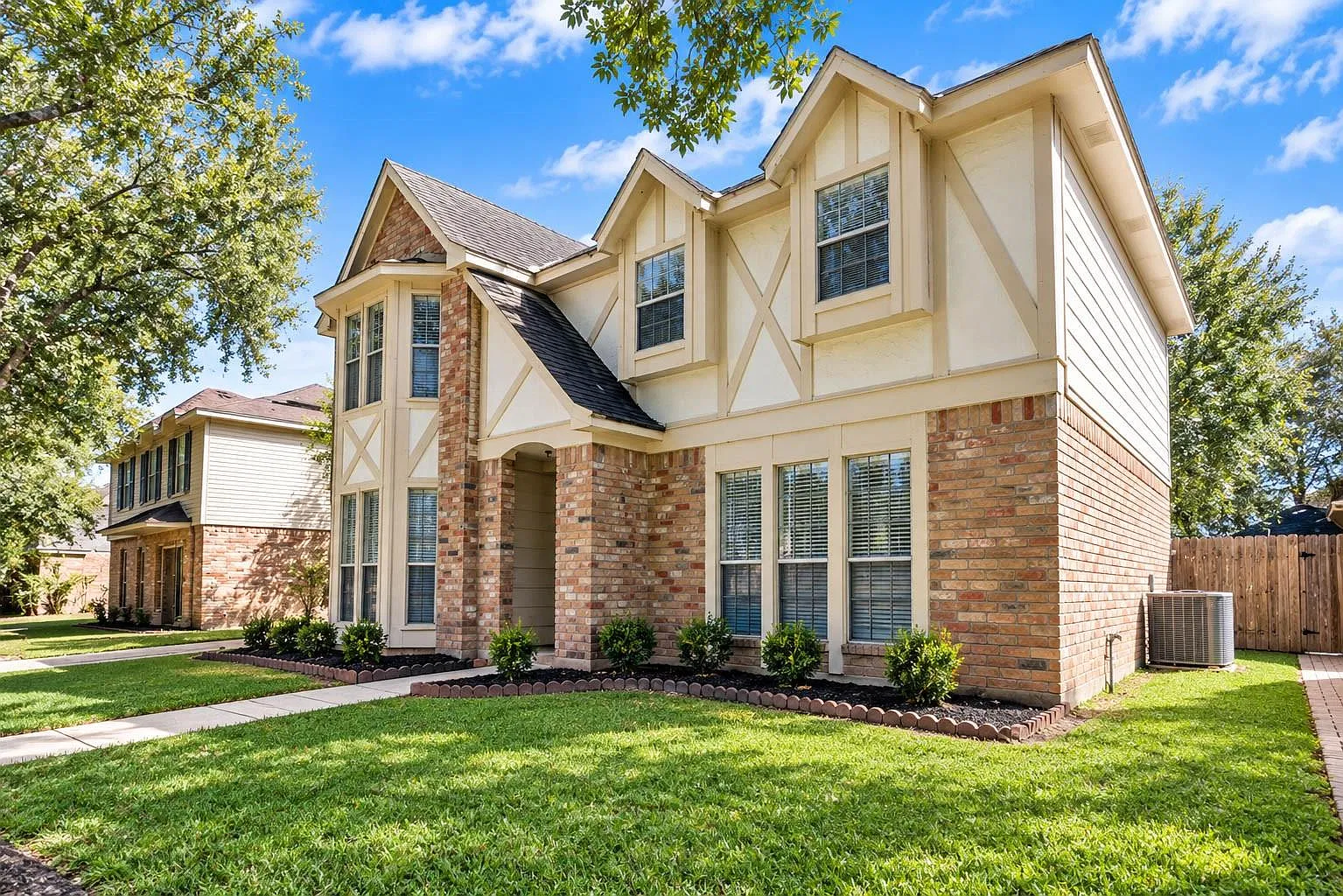 4 bed, 2.5 bath, 2258 sqft, $2,250 — Photo 3