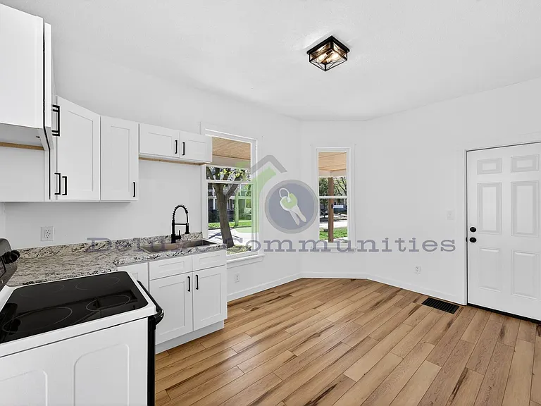 851 Worden St SE — Photo 15